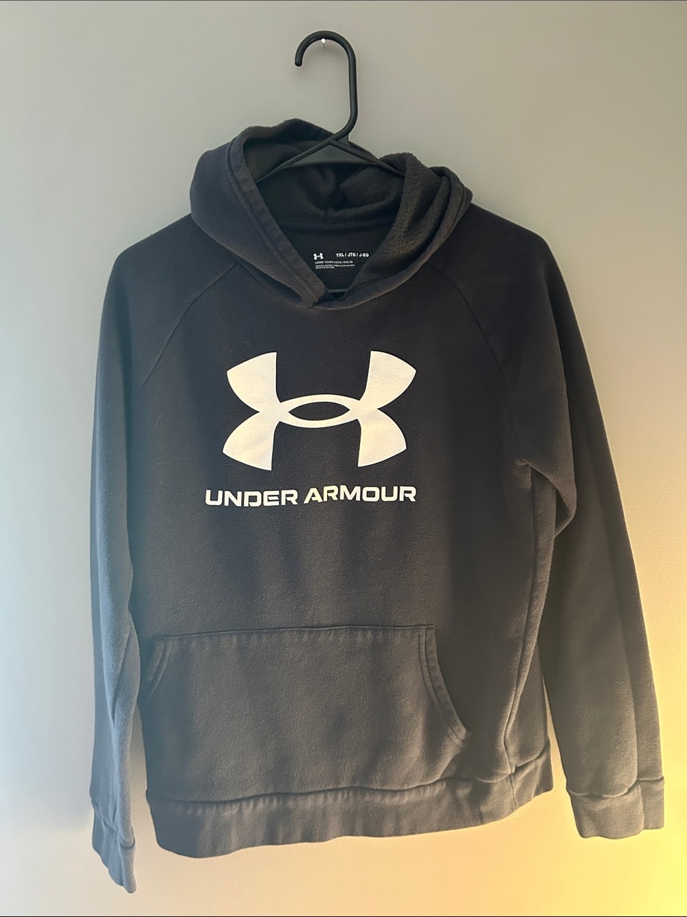 Under Armour Youth XL Black Hooded Sweatshirt with White Logo
